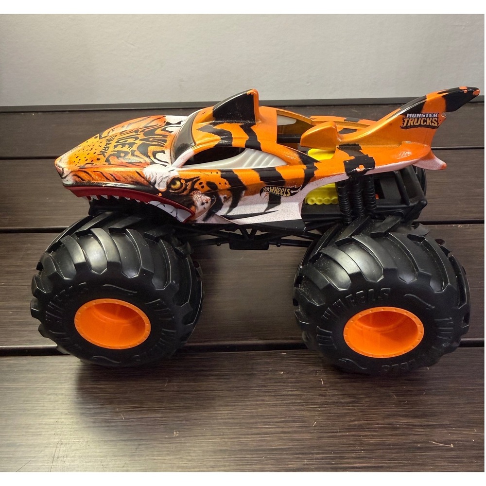 Hot‎ Wheels Monster Trucks Tiger Shark 1:24 Scale Die-Cast Orange Black 2018